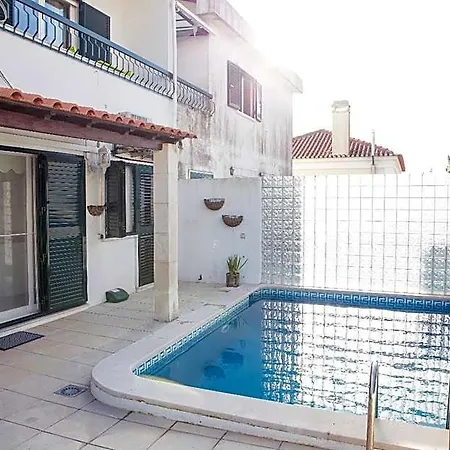 Help Yourself - Coast Albergue Carcavelos (Lisbon)