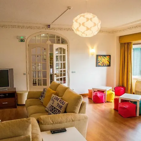 Help Yourself - Coast Hostel Carcavelos (Lisbon)