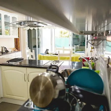 Help Yourself - Coast Hostel Carcavelos (Lisbon)