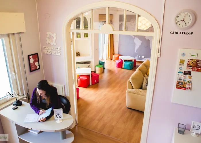 Hostal Help Yourself - Coast Carcavelos (Lisbon)