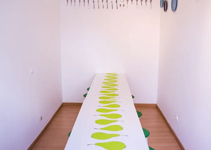 Help Yourself - Coast Hostal Carcavelos (Lisbon)