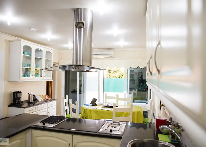 Hostal Help Yourself - Coast Carcavelos (Lisbon)