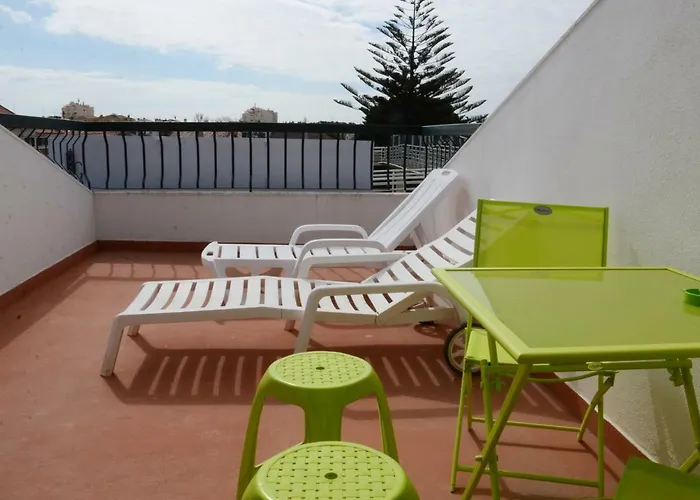 Help Yourself - Coast Hostal Carcavelos (Lisbon)