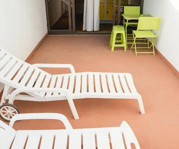 Help Yourself - Coast Hostal Carcavelos (Lisbon)